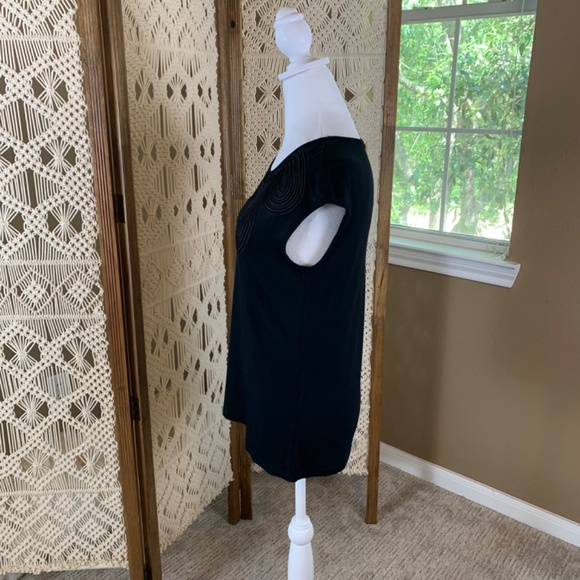 Cable & Gauge Short Sleeve Embroidered scoop neck Small NWT - Picture 3 of 9